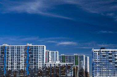 Yeni konut. Üç aylık entegre kentsel gelişim. Modern mimari. Yüksek katlı ev konfor sınıf perde duvarlı. Alüvyon alanı.