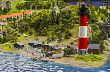 Şehirlerin minyatürleri plastikten yapılmıştır.