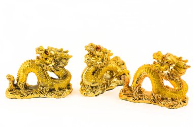 beyaz arka plan üzerinde altın ejderhalar