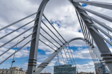 Askılı nehir geçiş