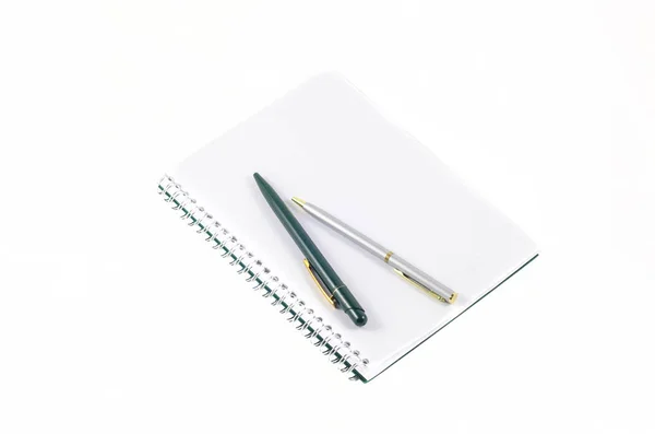 Notebook Con Penna Sfondo Bianco — Foto Stock