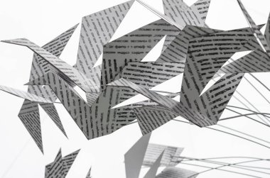 Gazeteler kuşlardan kağıt yükleme