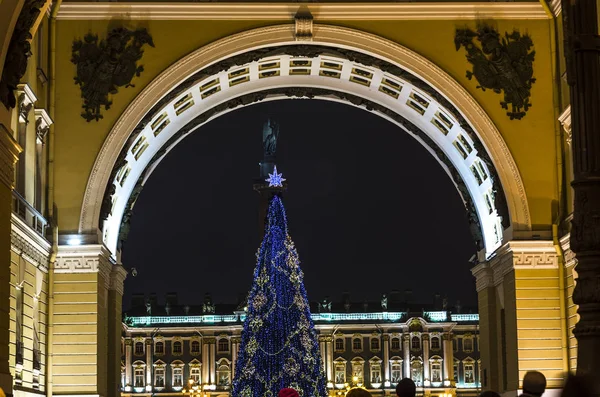 Nocne Miasto Świetle Świateł Łuk Głównej Siedziby Placu Pałacowego Bożonarodzeniowy — Zdjęcie stockowe
