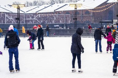 St. Petersburg 'daki yeni Hollanda' daki şehir buz pateni pistinde. New Holland Adası. - Rusya. Aziz Petersburg. 2 Ocak 2018