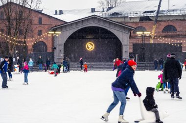 St. Petersburg 'daki yeni Hollanda' daki şehir buz pateni pistinde. New Holland Adası. - Rusya. Aziz Petersburg. 2 Ocak 2018