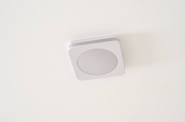 LED ışıklar. Elektro tasarruf teknolojileri. Elektrik tasarrufu. Modern ışıklandırma. Enerji sektöründe yüksek teknoloji. Eko teknolojisi. Soğuk parlak ışık. Akıllı Ev.