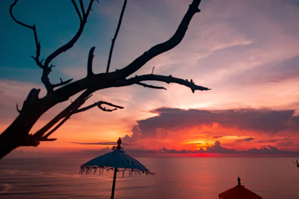 Naturaleza Poderosa Increíble Puesta Sol Escarlata Hermosa Playa Tropical Bali — Foto de Stock