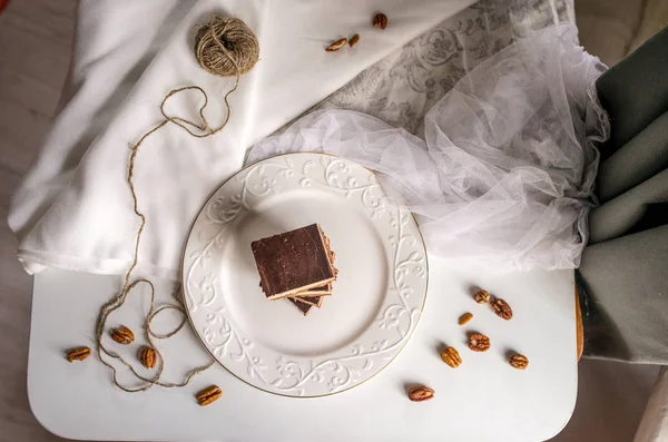 Смачний шоколад автентичний Канадський десерт Нанаймо з горіхами в — стокове фото