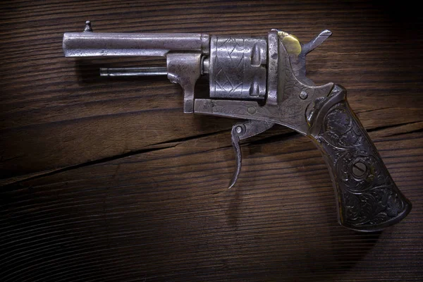 Starý Mini Revolver Pozadí — Stock fotografie
