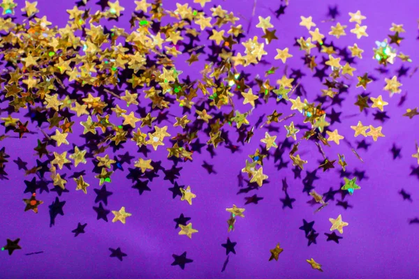 Золотая Звезда Фиолетовом Фоне — стоковое фото
