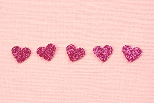 Five Brilliant Pink Hearts Lie Row Pink Textural Background Concept — Stock Photo, Image