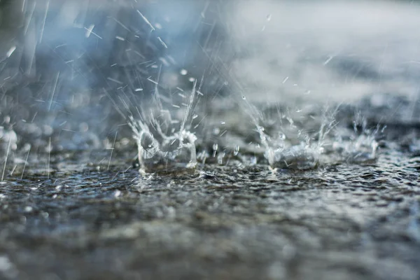 Raindrops Puddle Form Spray — Stock Photo, Image