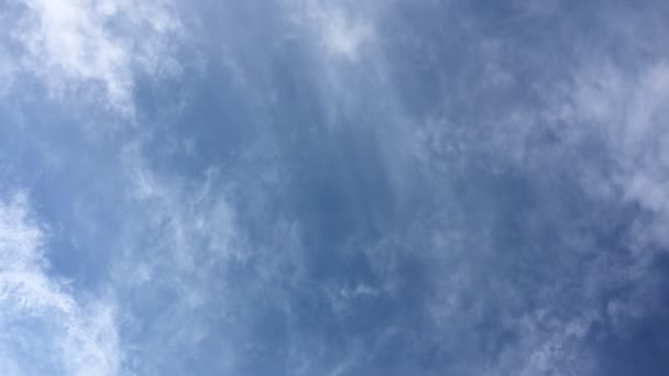 Nuvens Flutuando Lentamente Céu Azul — Vídeo de Stock