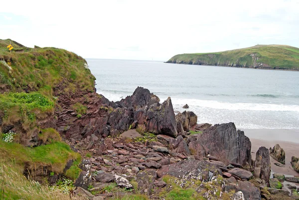 Taşlı sahile bak, Irleland.