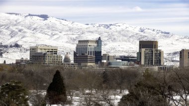 Tepelerde gösterisi ile littlie şehir Boise Idaho kış manzarası