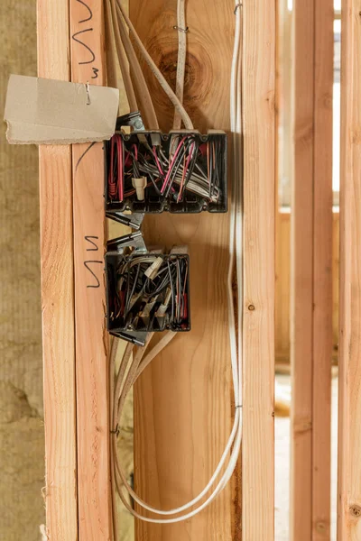 Duas caixas elétricas montanha para uma parede em nova constrição casa — Fotografia de Stock
