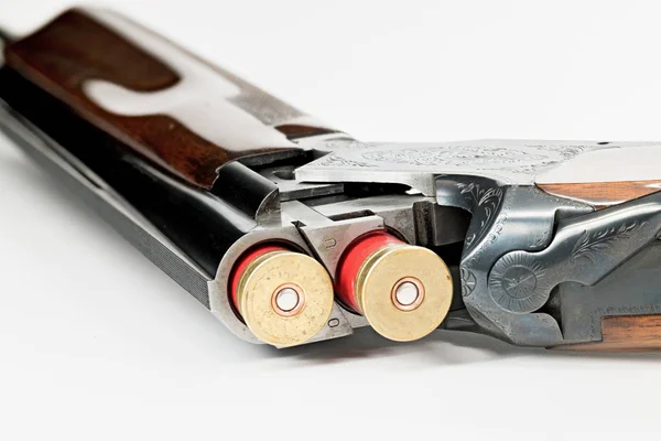 Por encima y por debajo de la escopeta con 12 balas calibre —  Fotos de Stock