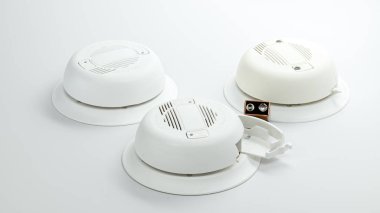 Yüklenmesi için tek bir hamur ile üç duman alarmları