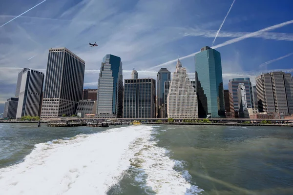 New York city close-up with condensation trails and plane and fe — Stock Photo, Image