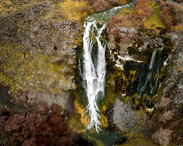 Grande cascade dans le parc d'État des mille sources de l'Idaho — Photo