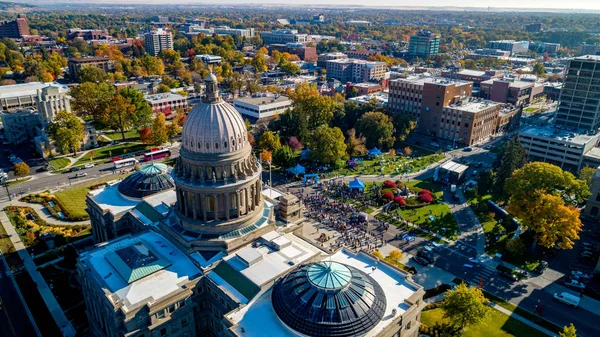 Widok z lotu ptaka Boise Idaho z uroczystości w parku wypełnione — Zdjęcie stockowe