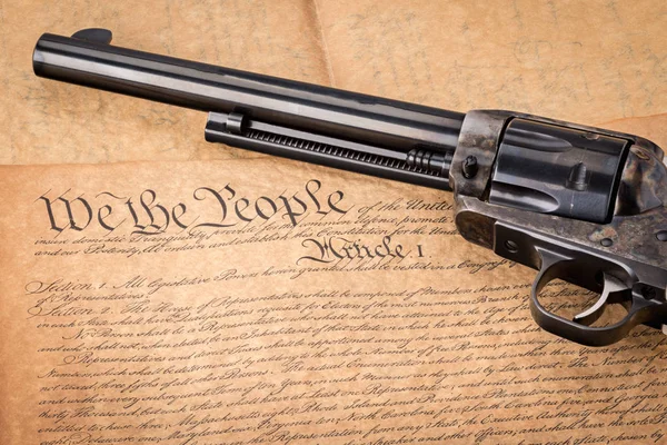 Constitution of the united States and an old classis revolver — Stock Photo, Image