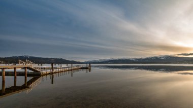 Tekne Dock Mccall Idaho kış Payette Gölü gündoğumu