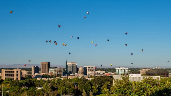 Hot Balloon festival in mostra sullo skyline di Boise I — Foto Stock