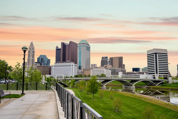Hermoso horizonte y parque de la ciudad de Columbus Ohio —  Fotos de Stock