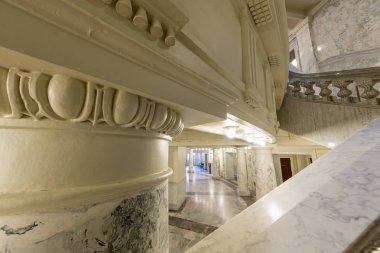 Mermer yapıların constructi'nin iç elemanları olarak kapatılması