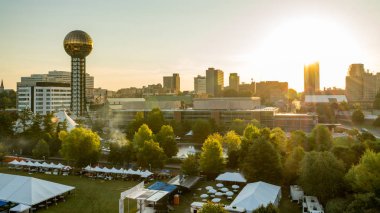 Ünlü Sun Sphere ve Knoxville Tennessee üzerinde Gündoğumu 