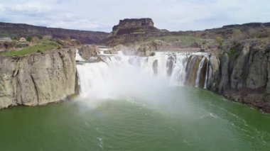 Shoshone Şelalesi Idaho Yılan nehri üzerinde bahar akışı runoff sırasında