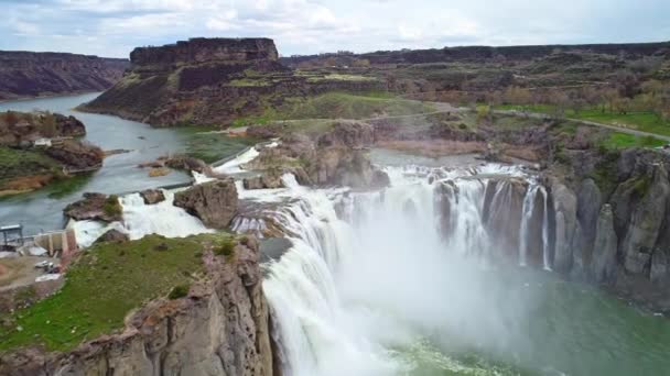 Idaho Daki Shoshone Şelalesi Nin Kayalıklarında Beyaz Çağlayanı — Stok video