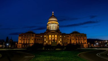 Idaho eyalet başkenti bina üzerinde gecenin mavi gökyüzü 
