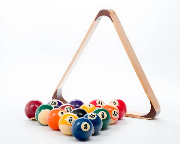 Pool Balls en rack y listo para un juego sobre fondo blanco — Foto de Stock