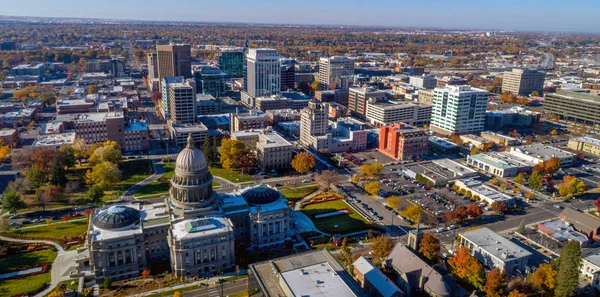 Widok na budynek stolicy stanu Idaho z góry i Boise w — Zdjęcie stockowe