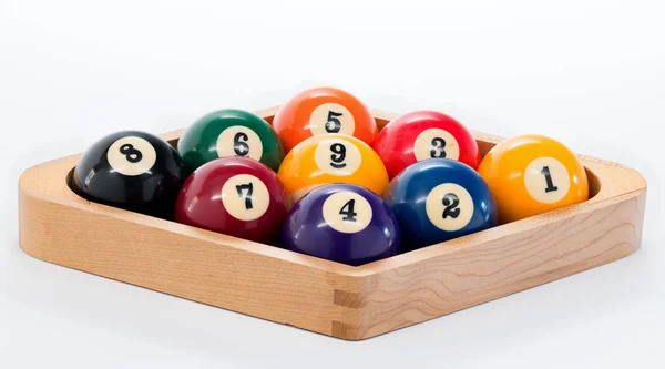 Bastidor de bolas de billar configurado para un juego de nueve bolas — Foto de Stock