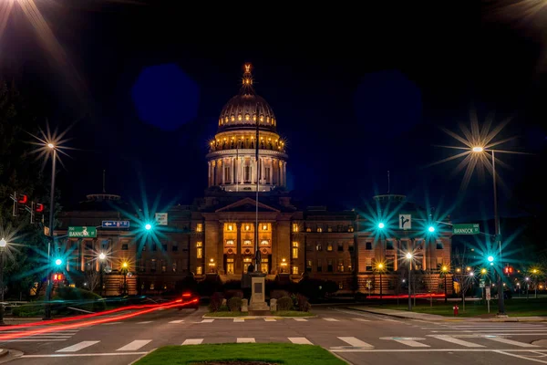 Idaho State Capital Building la nuit avec des lampadaires — Photo