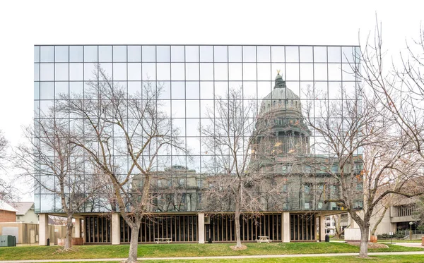 Reflejo del edificio de Idaho State Capital — Foto de Stock