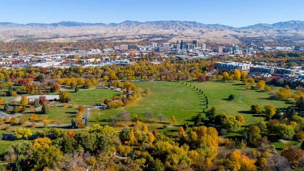 Uniek uitzicht op Boise Idahi in Fall met stadspark — Stockfoto