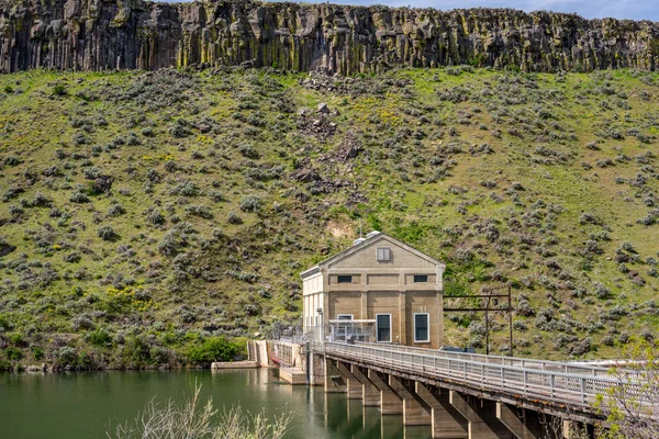 Idaho diversion Dam on the Boise river and access bridge — Stock Photo, Image