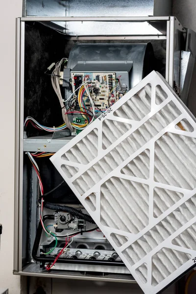 Replaceing a furnace filter with a new one — Stock Photo, Image