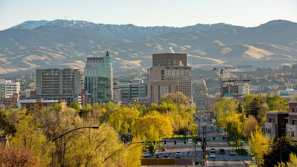 Wczesny poranny Skyline w Boise Idaho z budową kapitału — Zdjęcie stockowe