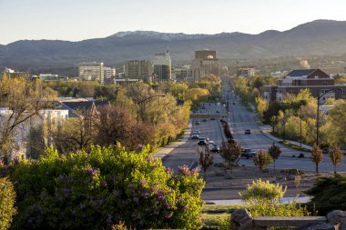 Boise Idaho silueti üzerinde sabahın erken saatlerinde sıcak ışık