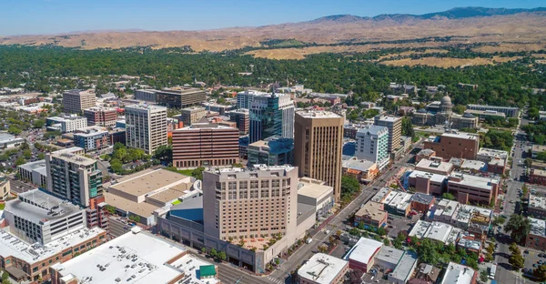Boise idaho und Capital Building von oben über der Stadt — Stockfoto
