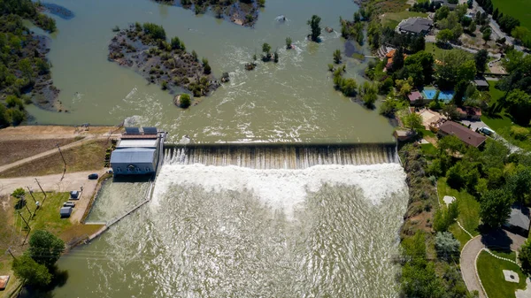 Sungai Boise mengalir melalui bendungan pengalihan kecil — Stok Foto