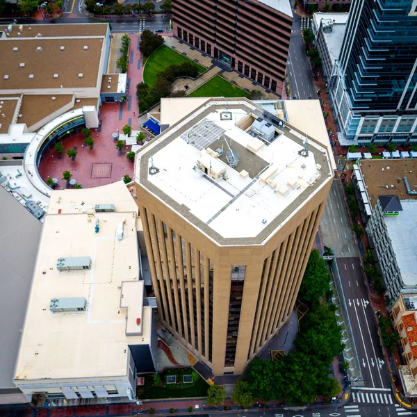 Edifício alto em Boise Idaho olhando para baixo da vista aérea — Fotografia de Stock
