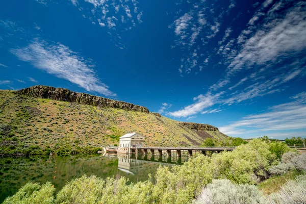 Diversion Dam on the Boise River with clouds in the sky and refl — Stock Photo, Image