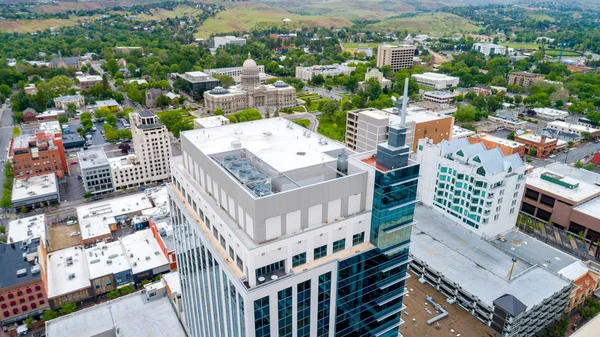 Vista aérea de la capital del estado de Idaho con edificio alto — Foto de Stock