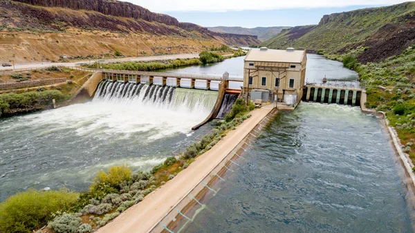 Irigasi kanal makan dari Bendungan Pengalihan di Boise R — Stok Foto